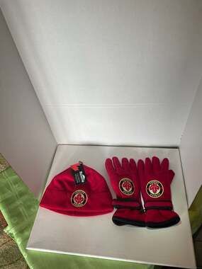 NEW.  Snowcap Canadian  Red Fleece Beanie Hat & Velcro Strap Gloves Set.  Adult.